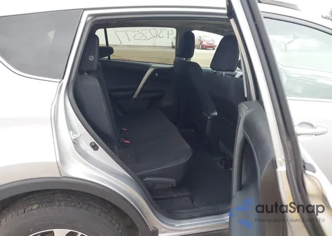 2016 Toyota Rav4 Xle z USA, uszkodzony, nr VIN 2T3RFREV1GW516761